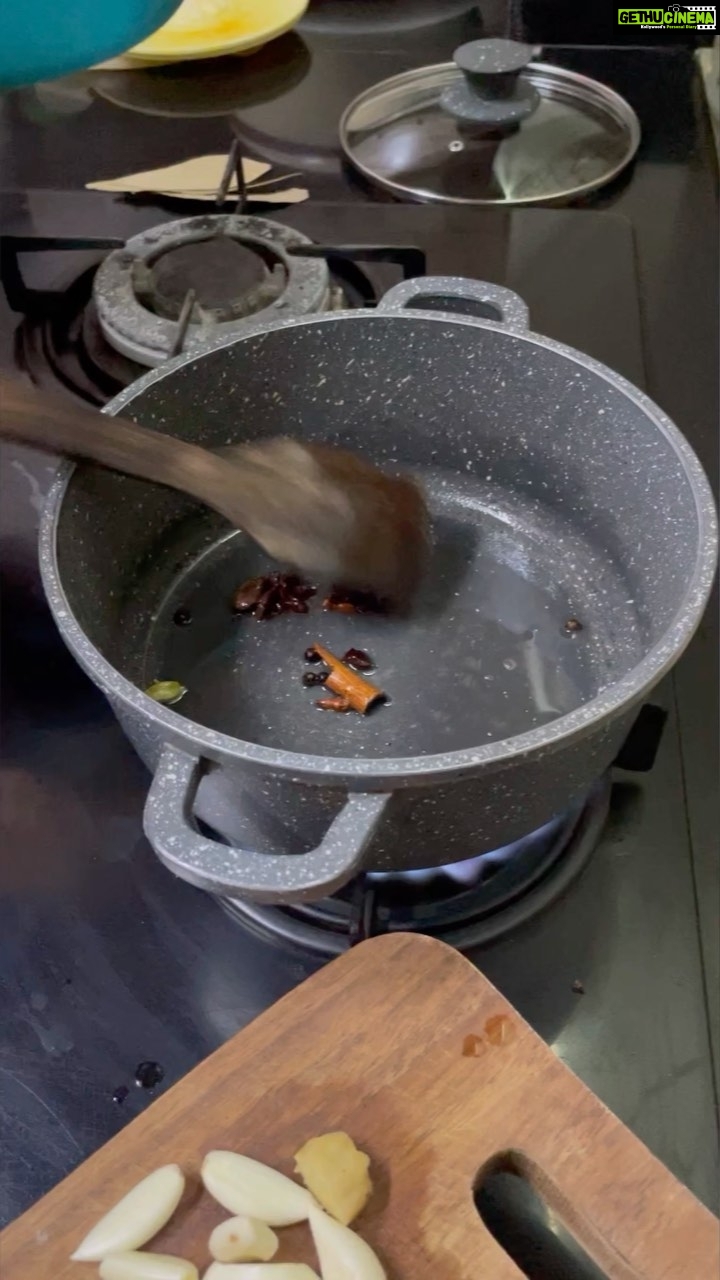Ragini Dwivedi Instagram - This recipe worked and well Pls do try it and enjoy 😀 Spices to be used as basic Black cardamom 2 Green cardamom 6 Peppercorn 10 #rdkitchen #homecooking #loveforfood