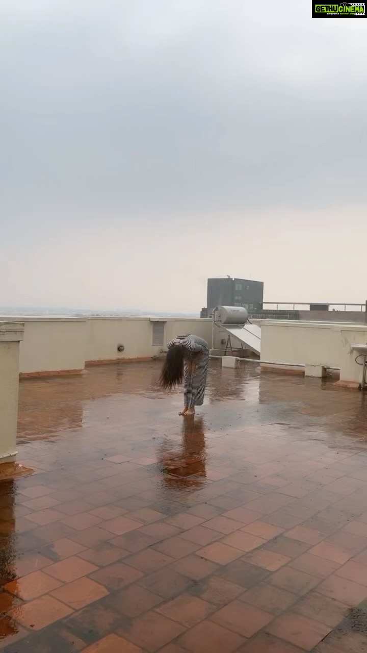 Ragini Dwivedi Instagram - RAINS AND MUSIC ❤️ #rain #love #trendingreels #trending #smilemore #happydance #reelsinstagram #reel #reelkarofeelkaro #reelitfeelit #bengalururains #smallthingsinlife #littlepleasures