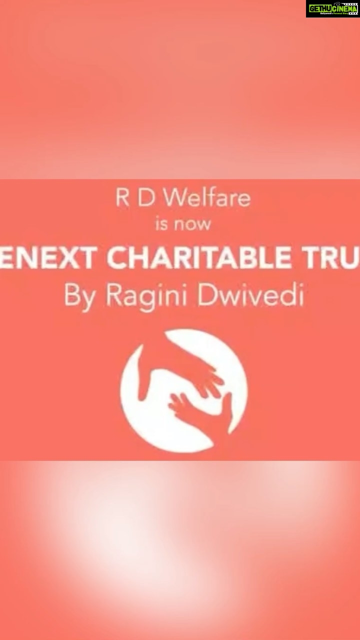 Ragini Dwivedi Instagram - Rationkits to industry technicians numbers 200 Meals served today 1500 #raginidwivedi #feedthehungry #love #positivevibes #bengaluru #karnatakanews #socialwork