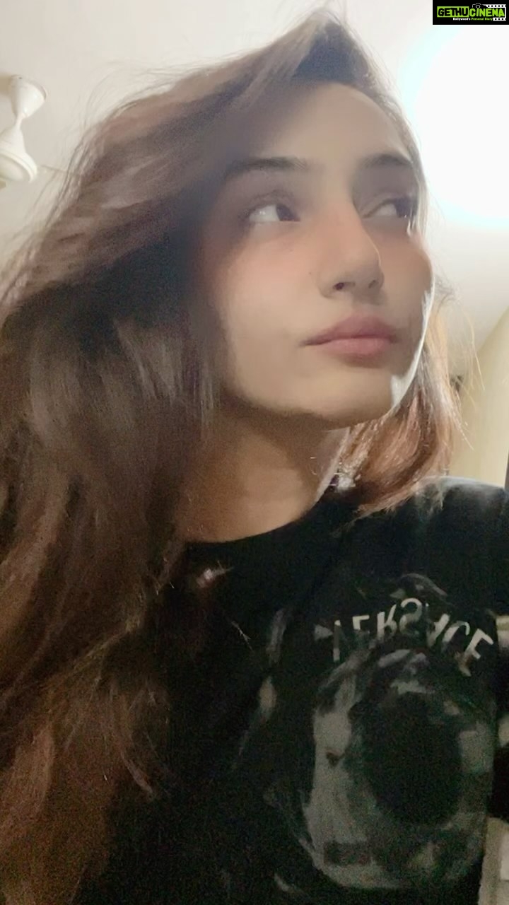 Ragini Dwivedi Instagram - MONDAY PRAISES 🤪🥳🐒 #raginidwivedi #mondaymotivation #reelsinstagram #reelitfeelit #reelkarofeelkaro #reelsindia #reel #funnyvideos #love #smilemore #positivevibes