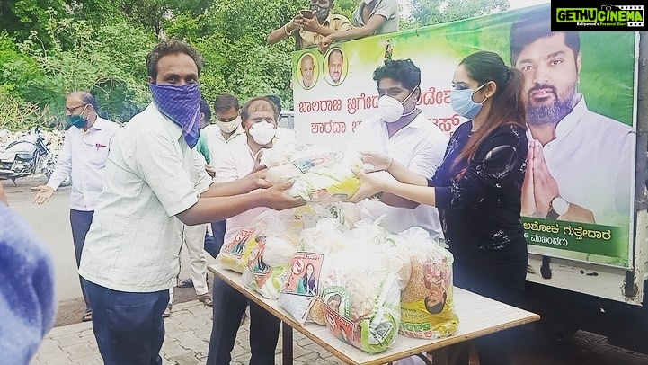 Ragini Dwivedi Instagram - GENEXT RATION KITS ❤️ Ration kits in Gulbarga town to taxi drivers who have been severely hit due to pandemic 300 kits distributed #pride #love #karnatakafocus #helpingothers #gulbarga #socialwork #positivevibes
