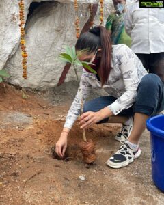 Ragini Dwivedi Instagram - WORLD ENVIRONMENT DAY Started the day by planting trees near home as an initiative by #genexttrust we planted 150 trees and will be doing our bit do help make the city and state greener ❤️#worldenvironmentday #gogreen #gardencitybengaluru #love #socialresponsibilityproject