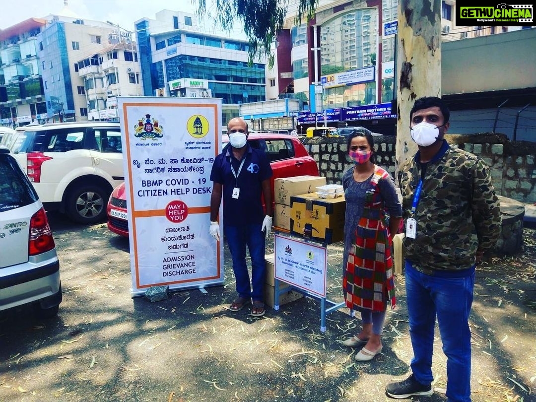 Ragini Dwivedi Instagram - GENEXT CHARITABLE TRUST 100 healthy meals and water till the 24 the May for the ambulance drivers / volunteers outside hospitals for COVID help and workers.. service from the trust started today 👏🏾#stayhomestaysafe #stayhealthy #beatcovid19 #love #positivevibes #raginidwivedi #wecare #karnataka #bengaluru #Genexttrust