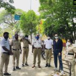 Ragini Dwivedi Instagram - HEALTHY MEALS TO COPS We at GENEXT began our work with these amazing people who spend more than 12 hours assuring all the work around takes place calmly spend time with them chatting about the various problems . Distribution of around 200 meals happened this afternoon 🙏 A big shout out to @caferesetblr for doing such an amazing job with the food and being a part of the team @shandilya.surabhi ❤️ Bangalore, India