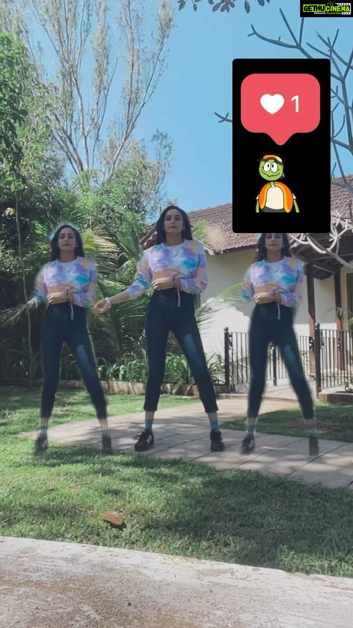 Ragini Dwivedi Instagram - JUGNU @badboyshah I finally got some time to do it #jugnuchallenge #reels #trending #trendingreels #reelsinstagram #reelitfeelit #raginidwivedi #reelsvideo #jugnu #songs #dancereels #dancechallenge #dancevideos #positivevibes #lovetodance #poser Vandiperiyar, Kerala, India