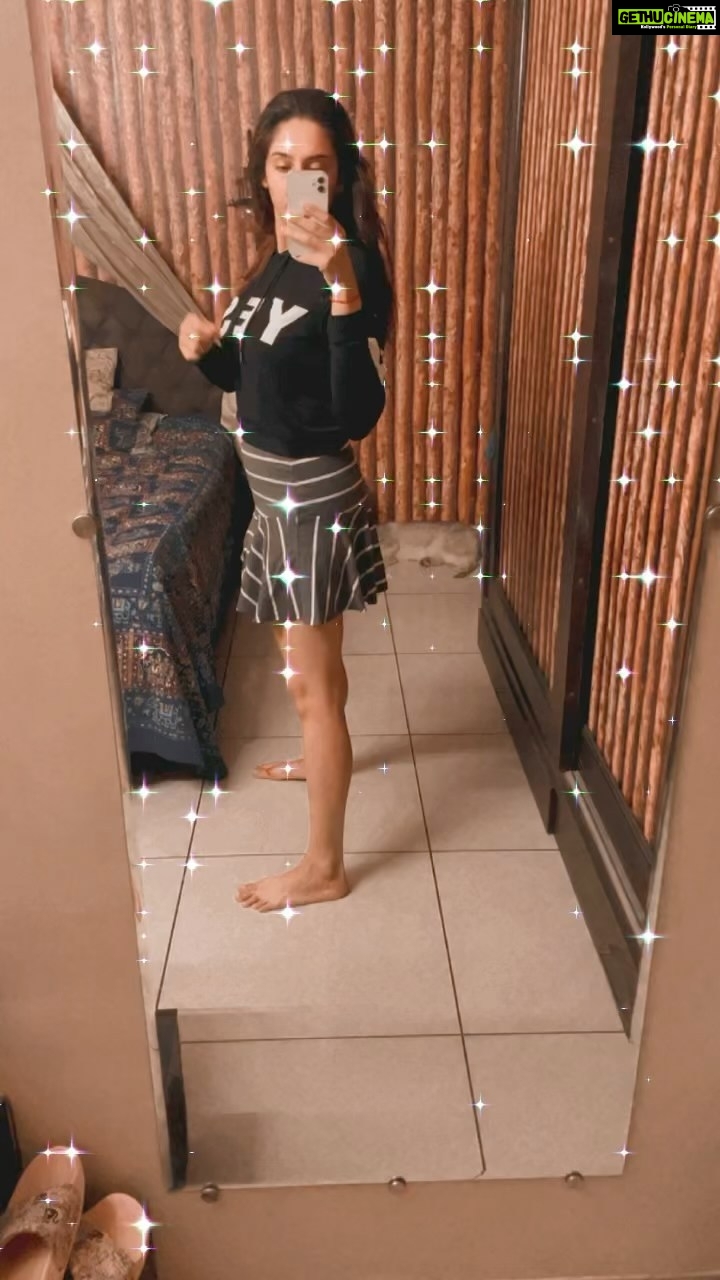 Ragini Dwivedi Instagram - FLEXIBLE ME HELL YAAA ๐๐งโโ๏ธthe fabulous song by @elliegoulding #raginidwivedi #reels #reelitfeelit #reelkarofeelkaro #reelchallenge #reelsvideo #elliegoulding #iwannaendme #lovestory #positivevibes #tryitwithme #love #coolreelsidea #innovation #keepgoing #lockdown2021