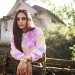 Ragini Dwivedi Instagram – You don’t find the happy life …. You make it ☀️☀️☀️ 

Shot by @rahulmsathyan 
Makeup and hair @rajesh_makeup 

#raginidwivedi #poser #lovenlight #instagood #instagram #instafashion #instamood #workmode #actor #influencer #kereladiaries Vandiperiyar, Kerala, India