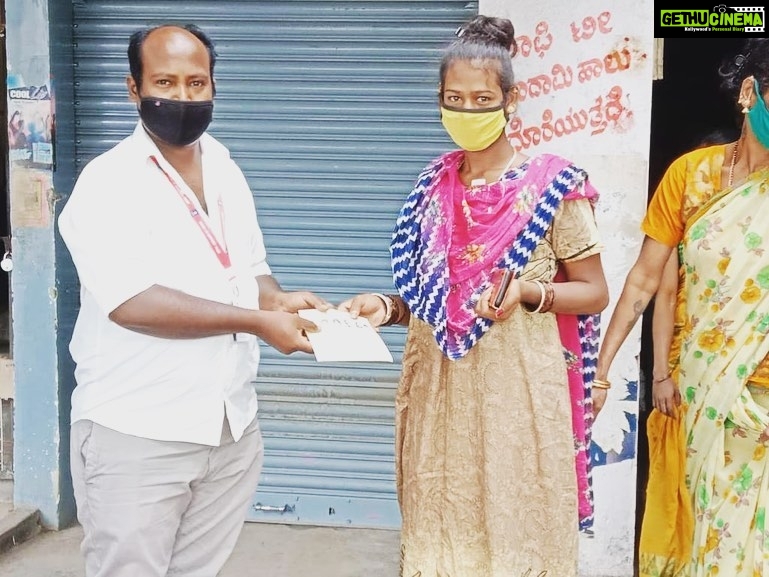 Ragini Dwivedi Instagram - MASKS TO MANGLAMUKHIS β€οΈ So many of them on the streets or small huts with so much problem we are trying our best to reach to sections and places where no one wants to go or help π sad but true they are truly a neglected community which has so much love and contribution that can be made #acceptanceandcommitment #helpeachothergrow #provider #karnatakafocus #raginidwivedi