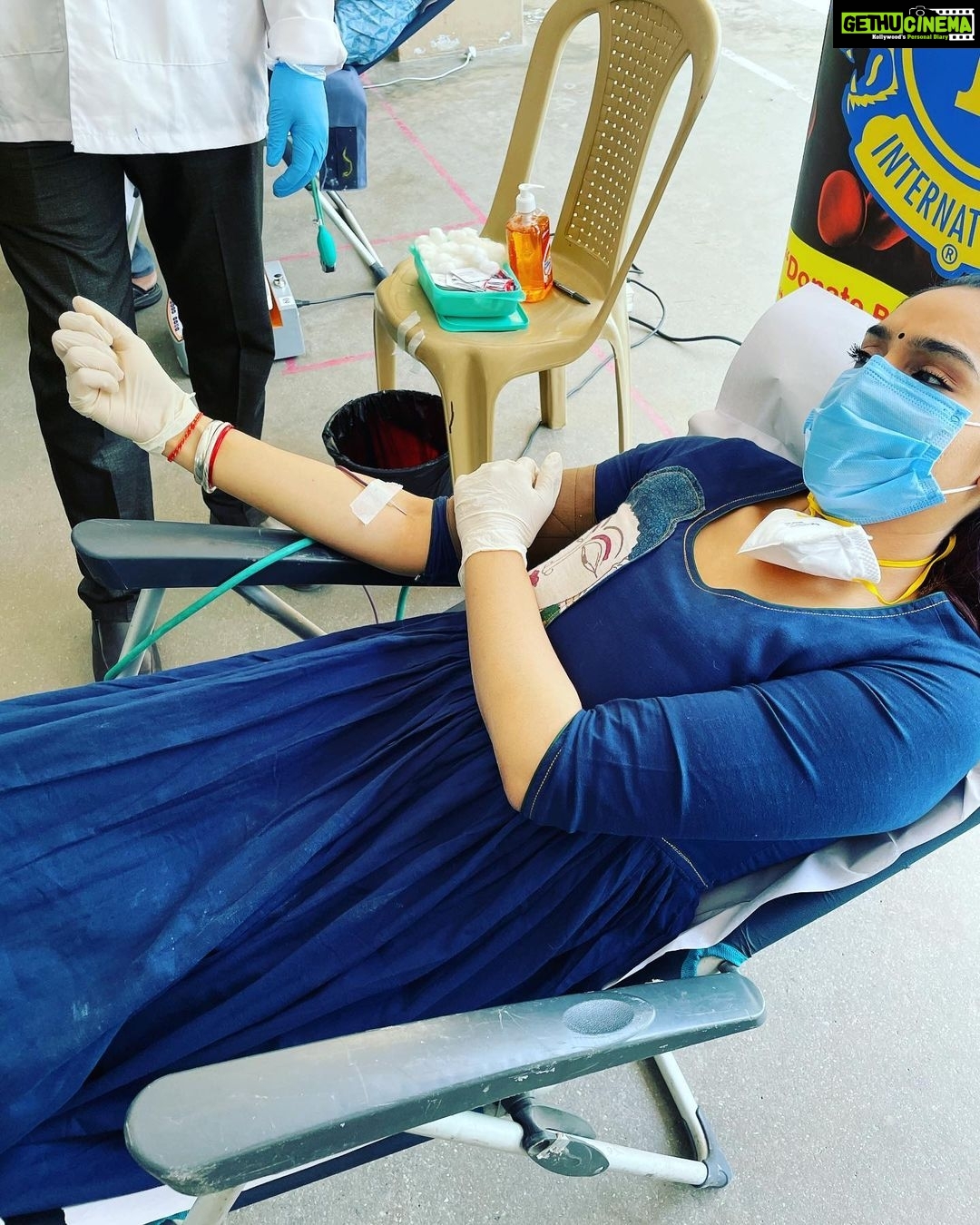 Ragini Dwivedi Instagram - DONATE BLOOD TODAY ❤️ Today a special day or just a day when I felt that I should start this initiative myself as there is so much need for blood and plasma .... proud to have donated blood in the morning @vasavitrust has started one and we will be too very soon :) it’s easy and healthy pls do it now save not one but 5 lives #donateblood #dogoodbegood #positivevibes #raginidwivedi #foryou #standbyme #bengalurudiaries #karnatakanews