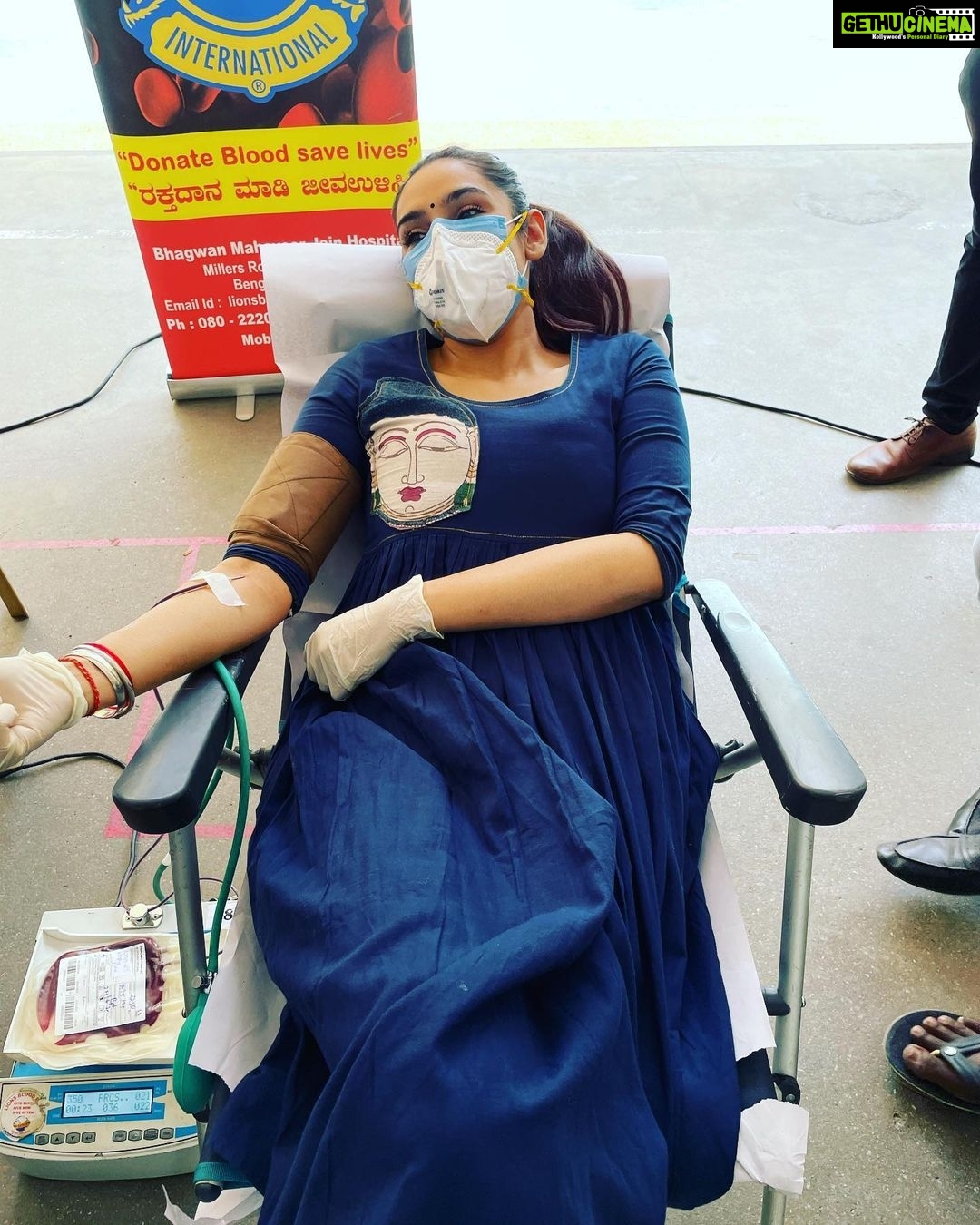 Ragini Dwivedi Instagram - DONATE BLOOD TODAY ❤️ Today a special day or just a day when I felt that I should start this initiative myself as there is so much need for blood and plasma .... proud to have donated blood in the morning @vasavitrust has started one and we will be too very soon :) it’s easy and healthy pls do it now save not one but 5 lives #donateblood #dogoodbegood #positivevibes #raginidwivedi #foryou #standbyme #bengalurudiaries #karnatakanews