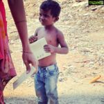 Ragini Dwivedi Instagram - What do u think is his story ??? Sharing these pics that I took with u all for a very special reason .. let’s see ur version of this story first :) Met this amazing boy at the food and mask distribution at GOVINDPURA slum and was just stunned and proud 🥲 #tellastory #standbyme #lovewins #specialperson #motivated #emotional