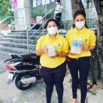 Ragini Dwivedi Instagram - GENEXT CHARITABLE TRUST 100 healthy meals and water till the 24 the May for the ambulance drivers / volunteers outside hospitals for COVID help and workers.. service from the trust started today 👏🏾#stayhomestaysafe #stayhealthy #beatcovid19 #love #positivevibes #raginidwivedi #wecare #karnataka #bengaluru #Genexttrust