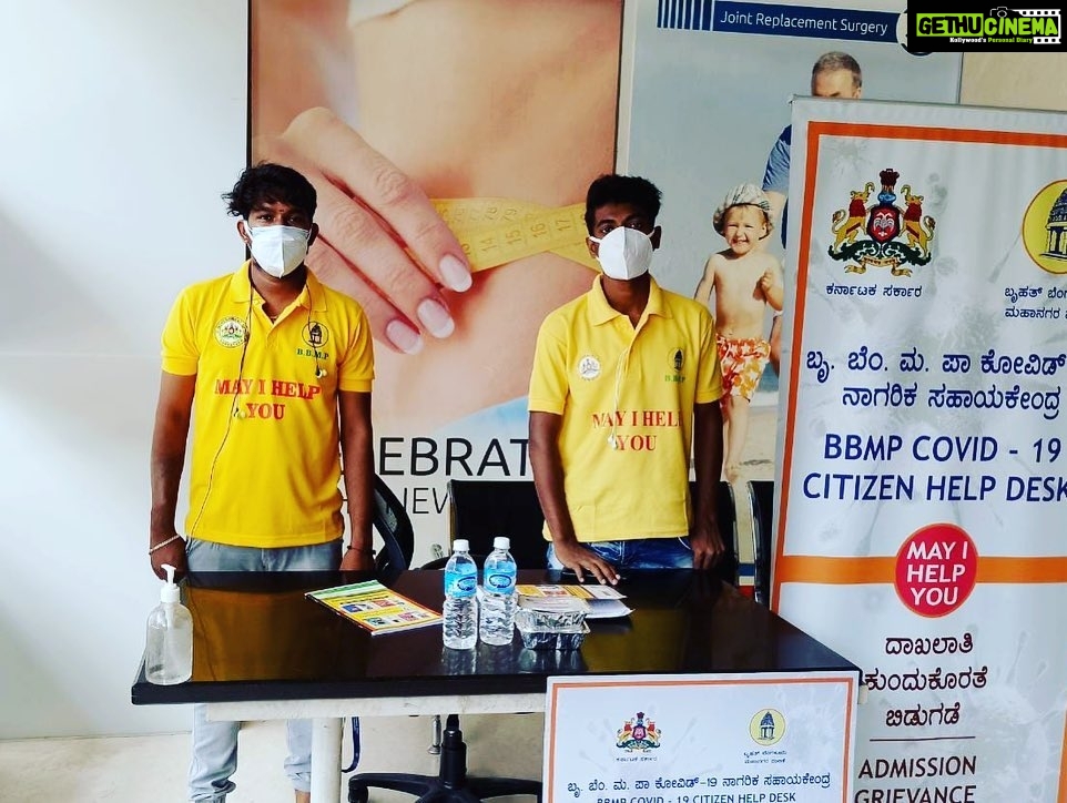 Ragini Dwivedi Instagram - GENEXT CHARITABLE TRUST 100 healthy meals and water till the 24 the May for the ambulance drivers / volunteers outside hospitals for COVID help and workers.. service from the trust started today 👏🏾#stayhomestaysafe #stayhealthy #beatcovid19 #love #positivevibes #raginidwivedi #wecare #karnataka #bengaluru #Genexttrust