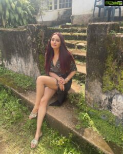 Ragini Dwivedi Instagram - Kerela : raises temperatures 🤪😜 #sheila #newfilm #malyallam #kannada #raginidwivedi #kereladiaries #kerelagram #shooting #actor #love #light #workhard #positivevibes #poser #south #india #international #trending #trendingnow #letspost #instagood #instagram #instafashion Peermade, Kerala, India