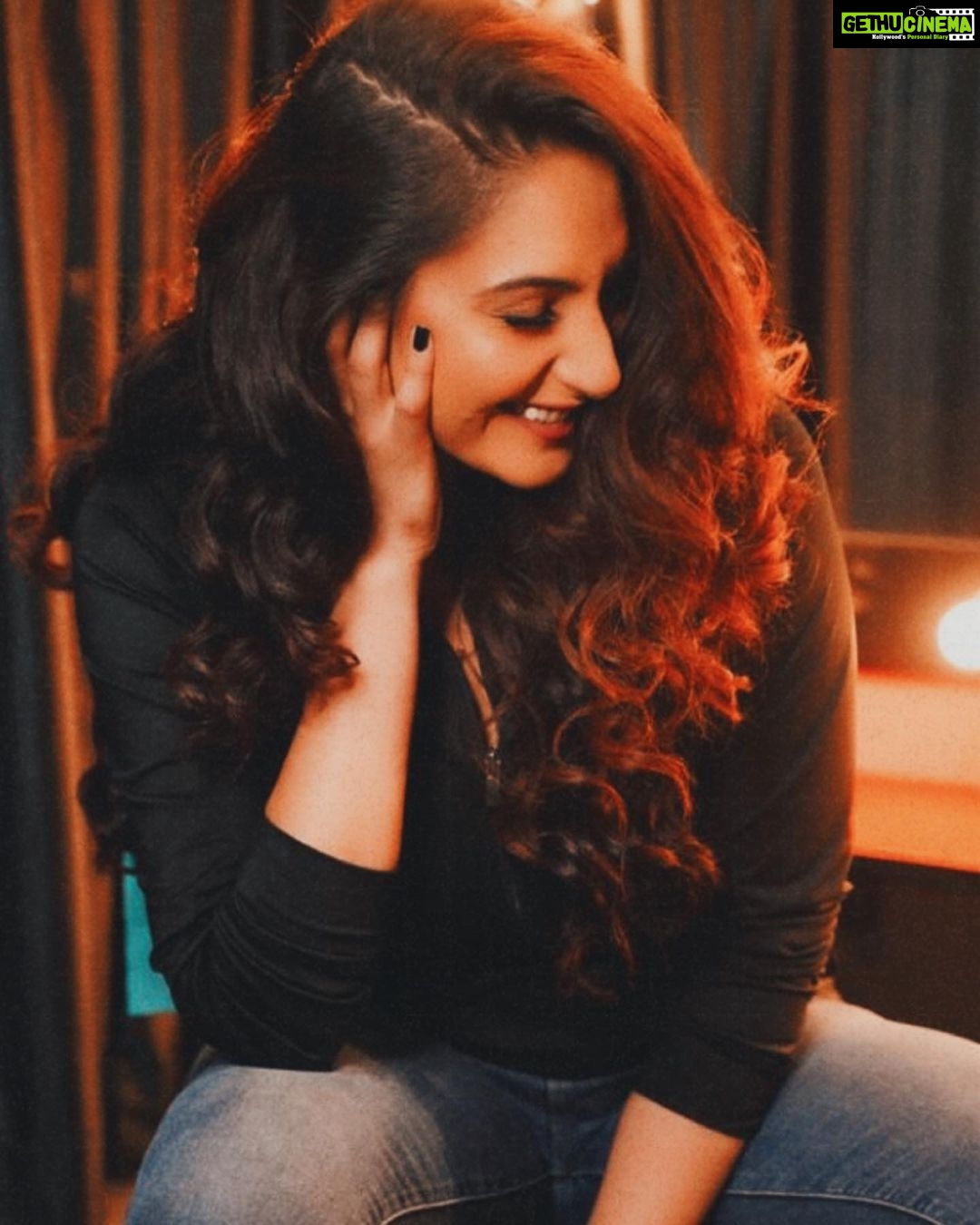 Ragini Dwivedi Instagram - THE SECRET : is just to be cool 🧘♀️ Ps: a strong reason to also post this picture is to tell u all it’s ok to have a pimple on ur face it’s natural and doesn’t need to be edited so here goes 😃acne is natural comes and goes love urself the way you are 🐥 ur beautiful #positivevibes #lovenlight #bodypositivity #mindsetiseverything #raginidwivedi #smilemore #imperfectlyperfect #shootdiaries