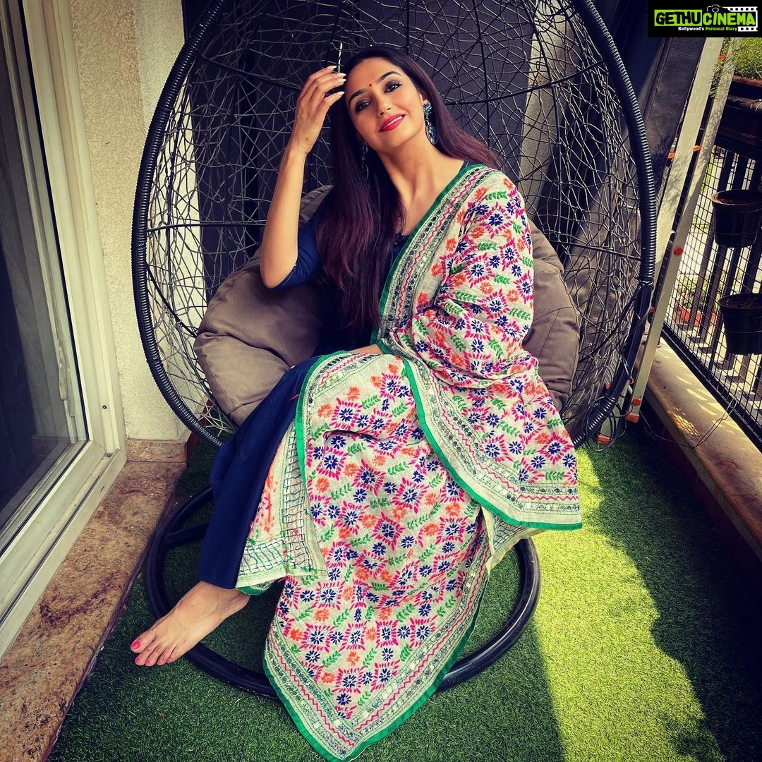 Ragini Dwivedi Instagram - Hiiiiii .... how are you lovely people #raginidwivedi #instagram #instalike #instagood #pictureoftheday #love #poser #ugadifestival