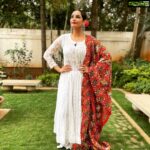 Ragini Dwivedi Instagram - UGADI SPECIAL INTERVIEW Outfit @rohini64 accessories @rohini64 Hair and makeup @lovecolorbar @schwarzkopfin #raginidwivedi #actor #festivevibes #lovenlight #ugadispecial Home Sweet Home