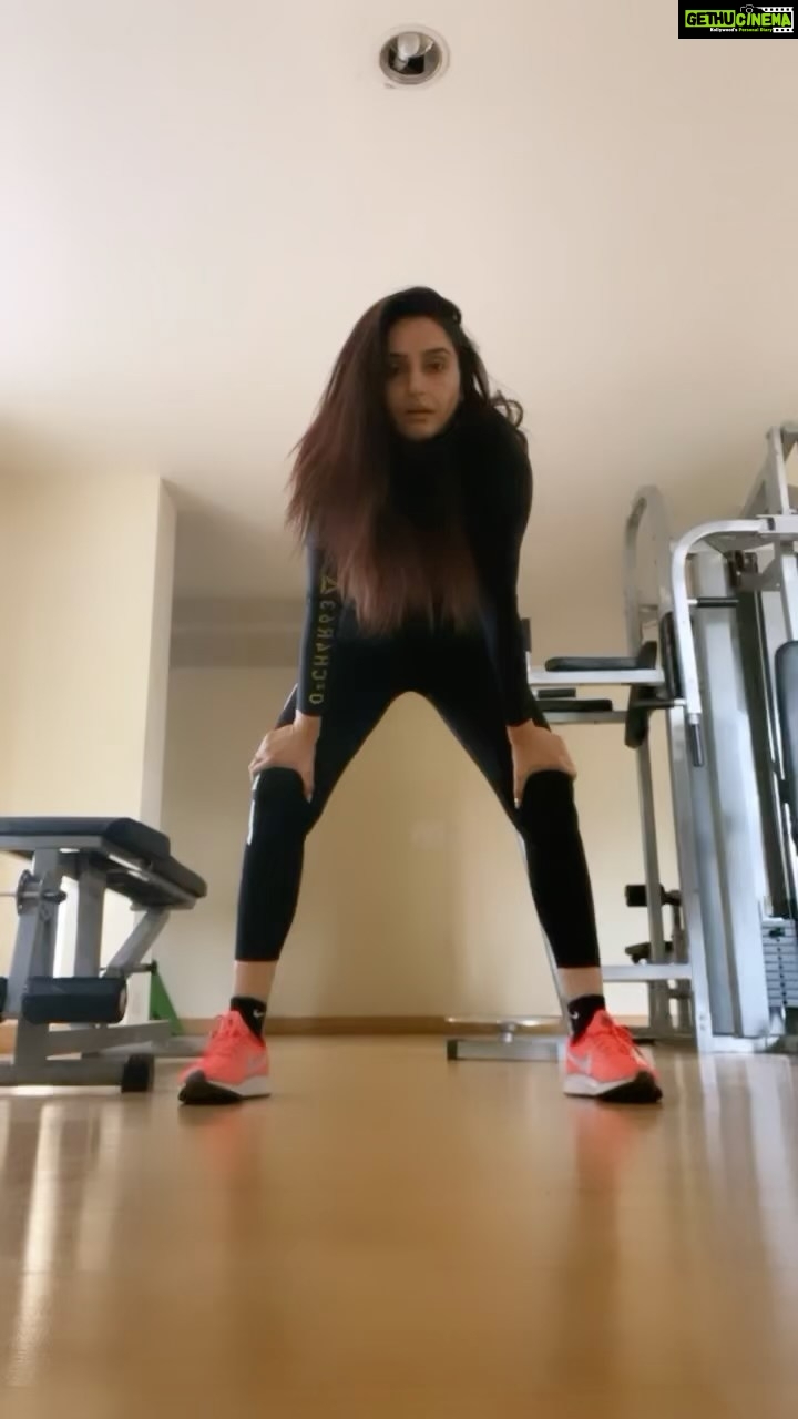 Ragini Dwivedi Instagram - THE STRUGGLE AND PAINS IS REAL my lovelies work hard and recover harder crawl to home after workout 😂😂😂💃💃 #afterworkout #thepainisreal #workoutmotivation #letsgo #love #wednesdaywisdom #wednesday #raginidwivedi #workoutroutine #letsrest #lovenlight #