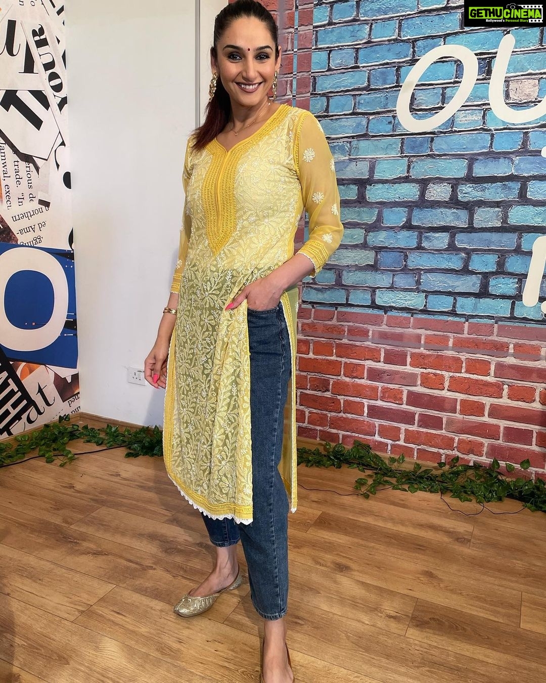 Ragini Dwivedi Instagram - THE DAY WITH A SMILE 😊 #raginidwivedi #indowestern #poser #keepsmiling #keepsupporting #keepgoing #instagood #instadaily #instagram #instalike #inspiration #workhard #staypositive #styleblogger #actor #entrepreneurlife #enjoylife