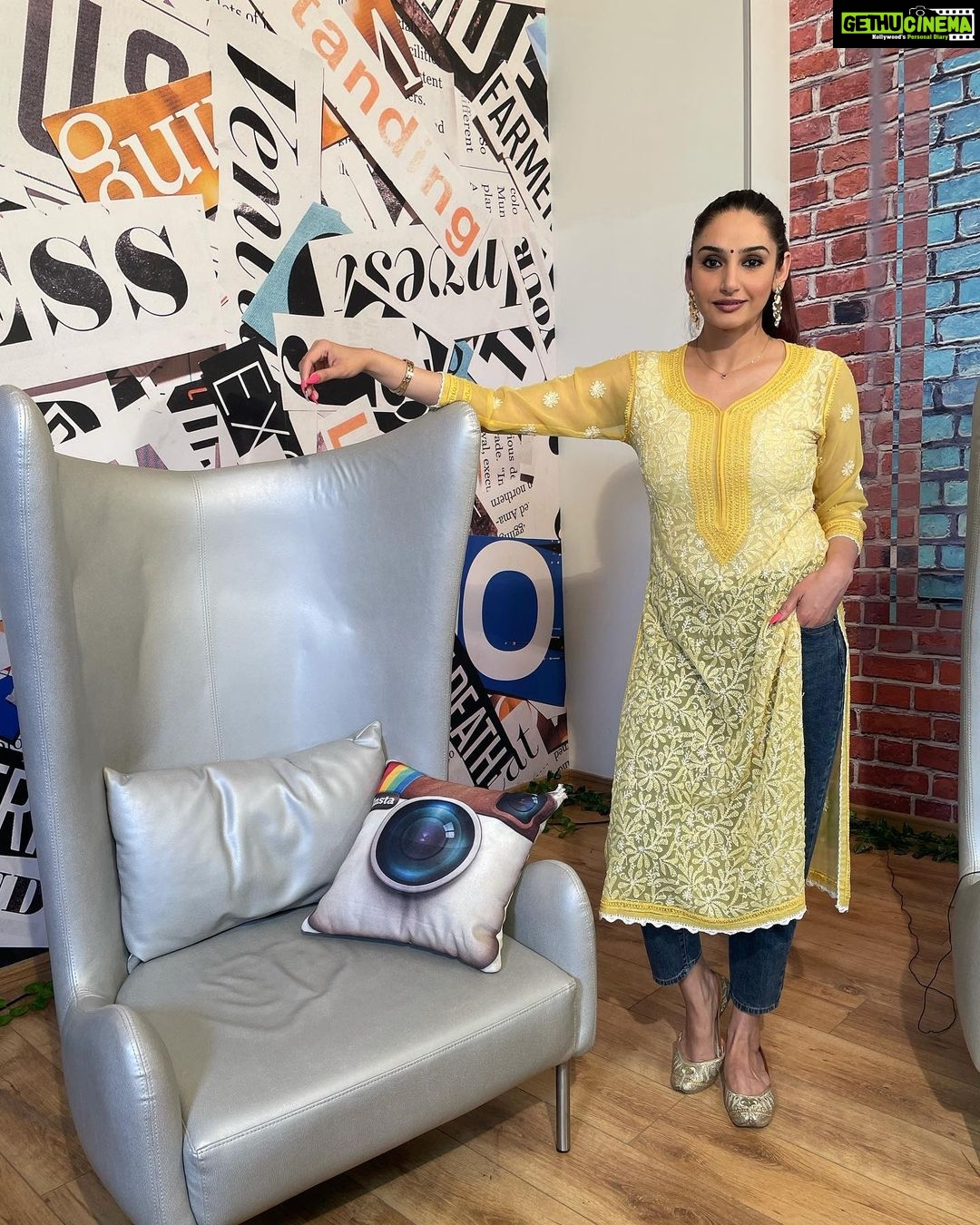 Ragini Dwivedi Instagram - SIT ON THE CHAIR CONTEST π₯³?? Tell me one thing about u that makes u special to sit on this chair β€οΈ get creative common ππ #rdtalks #raginidwivedi #loveyourself #chatwithme #positivevibes #indowestern #poser #influencer #talkto me