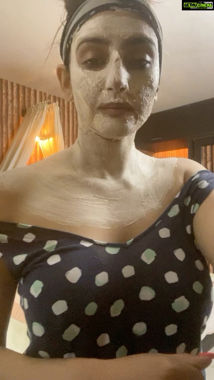Ragini Dwivedi Instagram - HOLI KI CHUTTI PAMPERS π ps itβs a bleach not a Holi COLOR but happiness is pampering yourself and self love is IMP also a superb tan removal slight facial hair coverage technique if u have it must try this way rather than any other procedures etc π keep it simple and easy and homemade #happy #reelsinstagram #love #pamperyourself #holifestival #holiday #selflove #selfcare #dancevideo #funnyvideos #rdbeauty #raginidwivedi