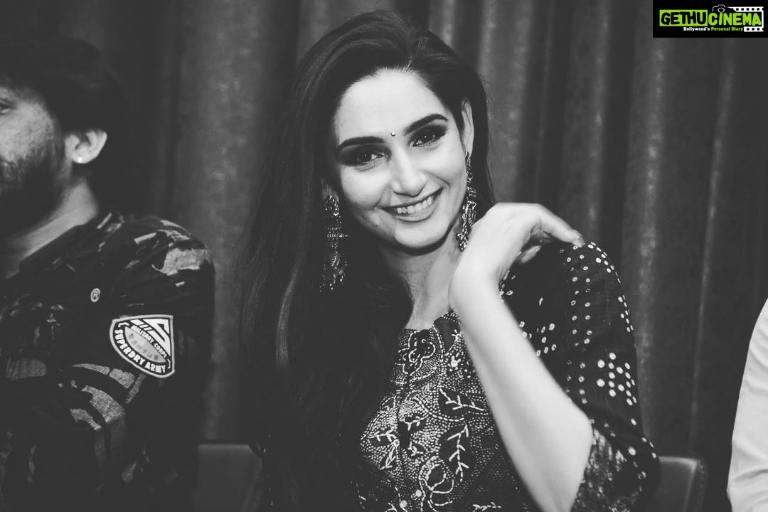 Ragini Dwivedi Instagram - JOHNNY WALKER πππ₯³ Press meet and title launch of my next pan india movie thank you for all the love and support hugs to u all keep the vibes alive β€οΈ This was a simple yet amazing look styled by my team for a special launch this film is a multilingual film #raginidwivedi #lovenlight #positivevibes #actor #indianwear #smilemore #lifeisgood #johnnywalker #instagram #instalike #instagood #instadaily