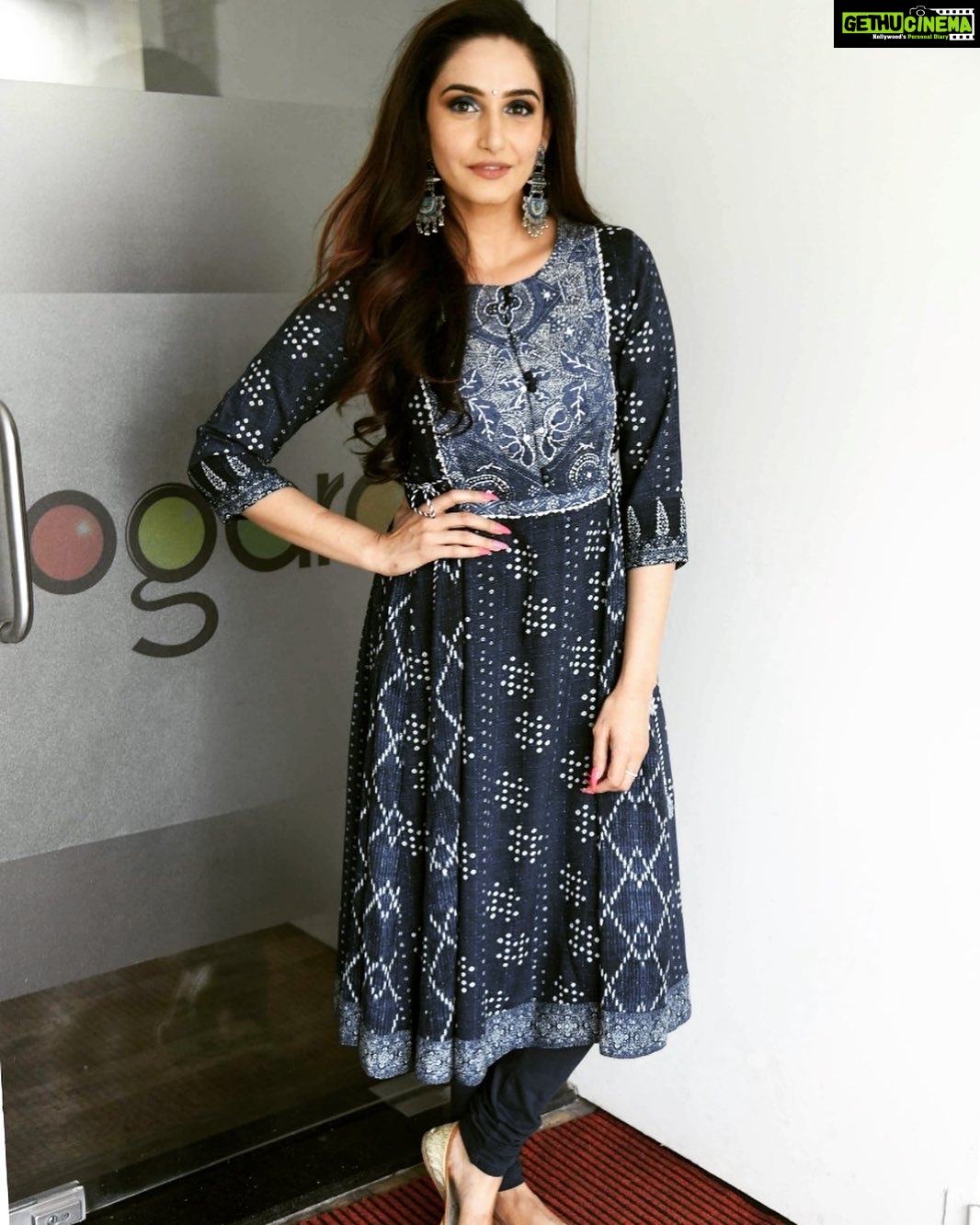Ragini Dwivedi Instagram - ALL YOU HAVE IS NOW ππ Outfit @bibaindia Makeup and hair @glossnglass.academy Styling @rudraksh_dwivedi Shot by @chitrataramanu #raginidwivedi #newbeginnings #love #passion #newfilm #workmode #life #instagood #instadaily #instagram #instalike #instamood #instapic #positivevibes #portraitphotography #pictureoftheday #actor #entrepreneur #influencerstyle #indianwear