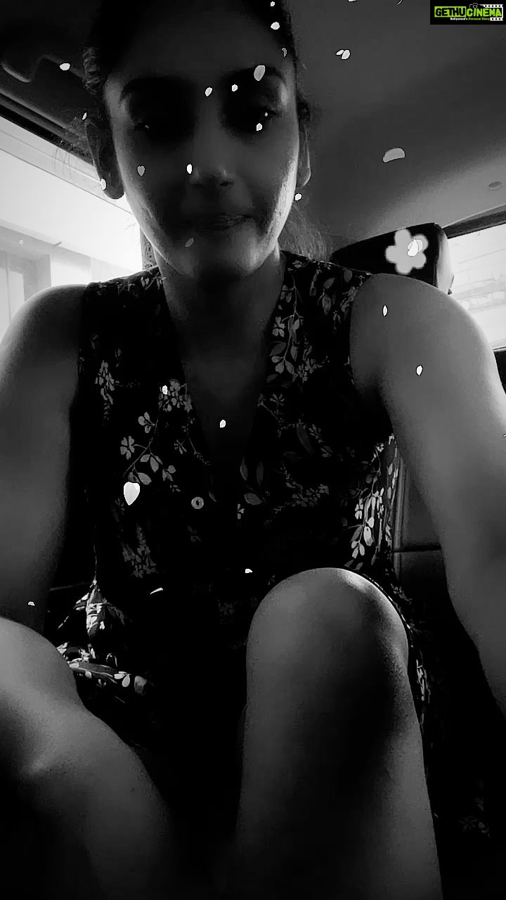 Ragini Dwivedi Instagram - SUNDAYS DONE RIGHT ❤️ The perfect song for momos 🤪 #raginidwivedi #reelsinstagram #sundaymood☀️ #momos #mukbang #loveforfood #streetfood #love #blacknwhite #enjoythemoment #smallhappiness #tinythings #instagram #instalike #instagood #instadaily #instamood #actor #influencerstyle #influencer