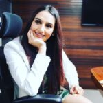 Ragini Dwivedi Instagram – When u attend a lecture but didn’t hear a thing cause the TEACHER be too hot 😜😂 ps : pray no one watching u drool 🤭🤭🤭 #tuesdayvibes #raginidwivedi 
Anyone been in my seat ???? Comment ur tiny experience 🎉✌🏽🙌🏾 #laughing #positivevibes #poserforlife #lovenlight #summervibes #keepsmiling #keeploving #instagram #instadaily #instagood #instalike 
Location @bangaloremirror 
Shot by @kaushikjn 
Makeup and hair @rraginidwivedi 😜
Styling @rudraksh_dwivedi 
#raginidwivedi #positivevibes #lifestyle #positivity #smile #poser #instadaily #instagram #instagood #instalike #instamood #summervibes #lovenlight #bengaluru #karnataka Bengaluru