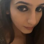 Ragini Dwivedi Instagram - SMOKEEYYY EYES 😎 makeup and hair @rraginidwivedi Ok so tried this for a special piece I’m shooting for something interesting stay tuned 😉 ps : practice makes perfect #rdbeauty #makeup #selfmakeup #mangatha #music #workmode #loveislove #selflove #positivevibes #saturdayvibes