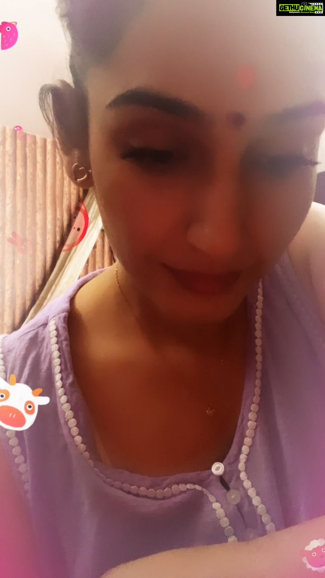 Ragini Dwivedi Instagram - VIBES OF THIS SONG ππΎπ₯° #love #raginidwivedi #lovenlight #beurownkindofbeautiful #positivevibes #tuesdayvibes #musicislife #reelsinstagram #reelitfeelit #reels