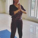 Ragini Dwivedi Instagram – SURYA NAMASKARA 🥰 
The simplest and fastest way to stay fit internally and externally … start simple and become an expert easily by practice 😊Start with 2 and end with 108 with time choose ur body comfortability #practicemakesperfect #excitingnews #love #live #positivevibes #yogapractice #happinessisachoice #staypositive #instagood Home Sweet Home