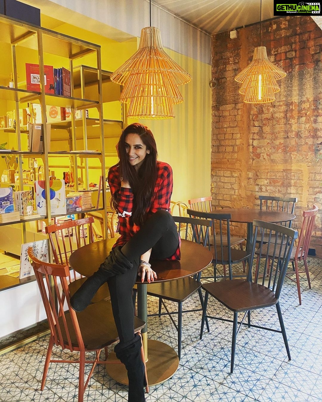 Ragini Dwivedi Instagram - Saturdaysssss for work poses and cooks Empty cafes cal for shoots (Stay tuned π»π ) Styled by @rudraksh_dwivedi Shot by @syedimran2524 #raginidwivedi #love #poser #workmode #pride #karnataka #bengaluru #weekendmood #smile #positivevibes Bangalore, India