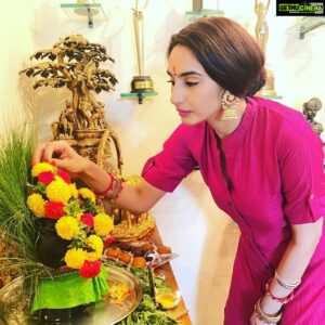 Ragini Dwivedi Instagram - GANESHA HABBA ❤️ Our friend here who we celebrate today with and for has promised to take care of you all but all u need to do is keep faith and work hard never loose hope #ganeshchaturthi #ganeshahabba #love #pride #protection #faith #hope #light Home Sweet Home