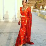 Ragini Dwivedi Instagram - Festive dressing and diaries 👸🥳🥰 Stay as modern to stay to ur roots #raginidwivedi #poser #festivejewellery #vintagestyle #sareelove #poser #pride #actor #influencer #socialworker #entrepreneur #motivationalspeaker