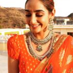 Ragini Dwivedi Instagram - Let it shine 🌞🌞 Outfit and styling @rudrakshdwivedi Jewellery @amrapalijewels Hair and makeup @rraginidwivedi 👻 Shot by @robbyitis #Ragini dwivedi #poser #sareelove #forever #ethnicwear #festivalseason #lovenlight