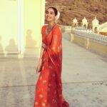 Ragini Dwivedi Instagram - Learnt only to love and smile always 👸🌞 Gauri Ganesha subhashyegalu nimgu Keep the vibe the tribe and the rest will come to you in return #spreadpositivity #lovenlight #indian #sareelove #festival