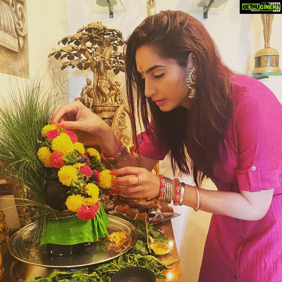 Ragini Dwivedi - 22.1K Likes - GANESHA HABBA ❤️
Our friend here who we celebrate today with and for has promised to take care of you all but all u need to do is keep faith and work hard never loose hope
#ganeshchaturthi #ganeshahabba #love #pride #protection #faith #hope #light