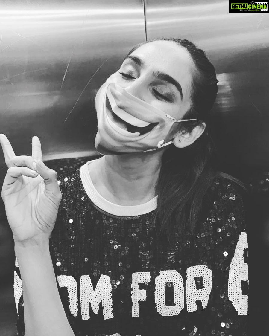 Ragini Dwivedi Instagram - Here comes another one ππππππΌββοΈ like I always say keep smiling and wear ur mask so this is two in one πππ₯°π #maskon #innovation #positivevibes #loveyou #keepmovingforward #thanks #poser #blacknwhitephotography Bangalore, India