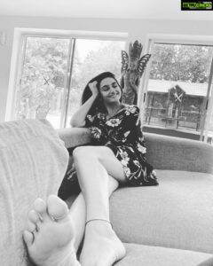 Ragini Dwivedi Instagram - MONDAYSSSSSS 🥰