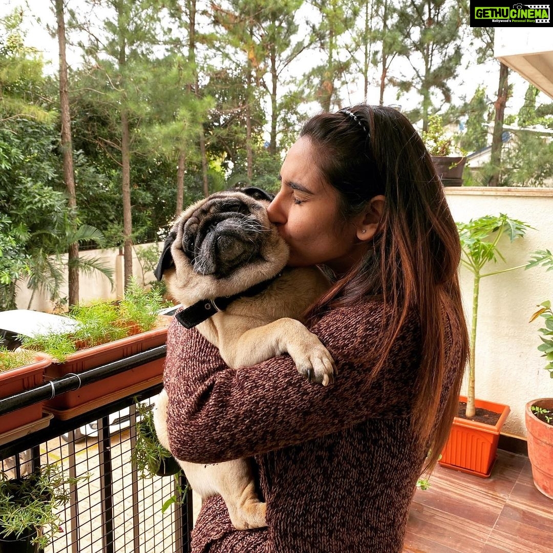 Ragini Dwivedi Instagram - WHY momii be cuddly nd crazy in this lockdown......👻😛 #lockdowndiaries #pugsofinstagram #cuddleswithmommy #loveislove #pray #staysafestayhome Home Sweet Home