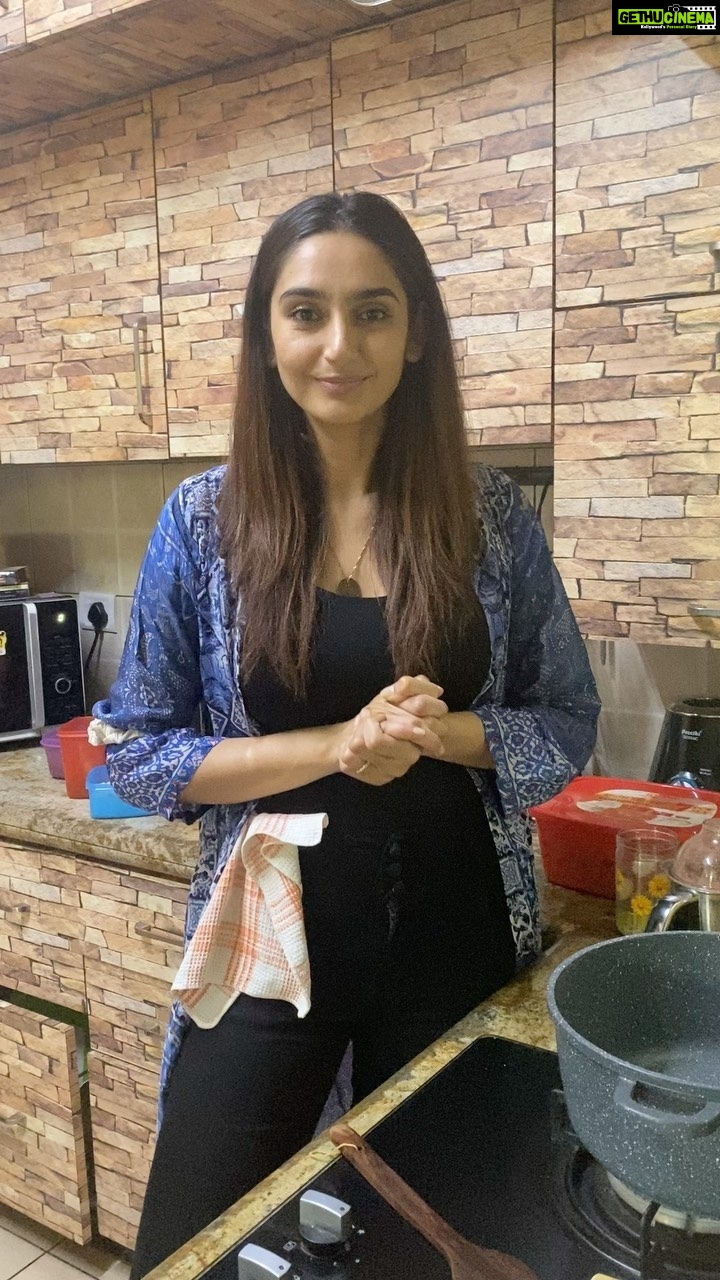 Ragini Dwivedi Instagram - Egg is such an amazing poultry can be used in so many ways ....tried the #eggmasala Kerela style a simple yet flavourful dish do try it and enjoy for lunch or dinner ❤️ #rdkitchen #love #homecooking #eggrecipes #happyspace #indianfood #lovenothate #foodforfoodies