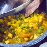 Ragini Dwivedi Instagram - #CORNYMATTARPANEER by #RDKITCHEN So mom is back with one of her dishes and let’s make it all of you simple with ingredients but deep with filled with flavour Enjoy ur evening with fabulous vegetarian dinner ate with chapatis or rice ❤️🥳🙇🏼‍♀️ try it and ask the question you like 😎#homecoming #raginidwivedi #rohini #love #foodstagram #foodiesofinstagram #vegetarianrecipes #simplehomestyle #indianfood