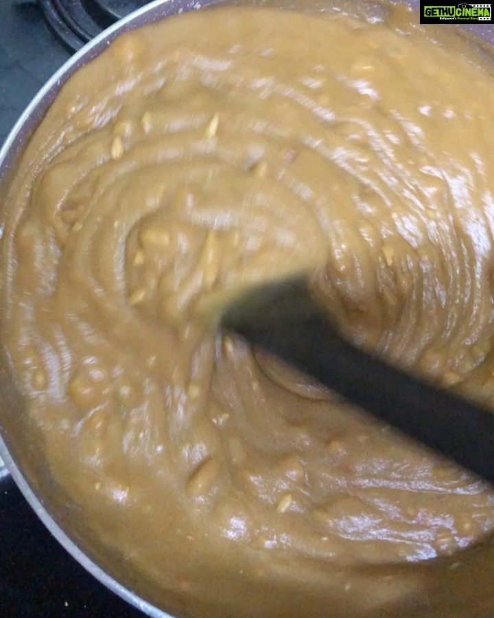 Ragini Dwivedi Instagram - #RDKITCHEN MEIN #BESANHALWA πΈ Two is to four ratio of Besan and Ghee roast till brown in low flame Four tablespoons of sugar in two glasses of water Stir and dissolve sugar completely Mix dry fruit in the besan mix and add the sugary water mix and stir slowly Keep stirring till the mixtures blend well and become a thick halwa Then eat it hot and yummy ππ₯° #besanhalwarecipe #raginidwivedi #love #rdkitchen #karnataka #bengaluru #pride #homecooking #simplehomestyle Home Sweet Home
