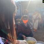 Ragini Dwivedi Instagram – A PICTURE 1000 feelings …. 
#foodservice #migrantcolony #smiles #helpeachother #bengaluru #pride #karnataka #india #lovenlight #foodforthought #socialservice #food #influencer Lingarajapura