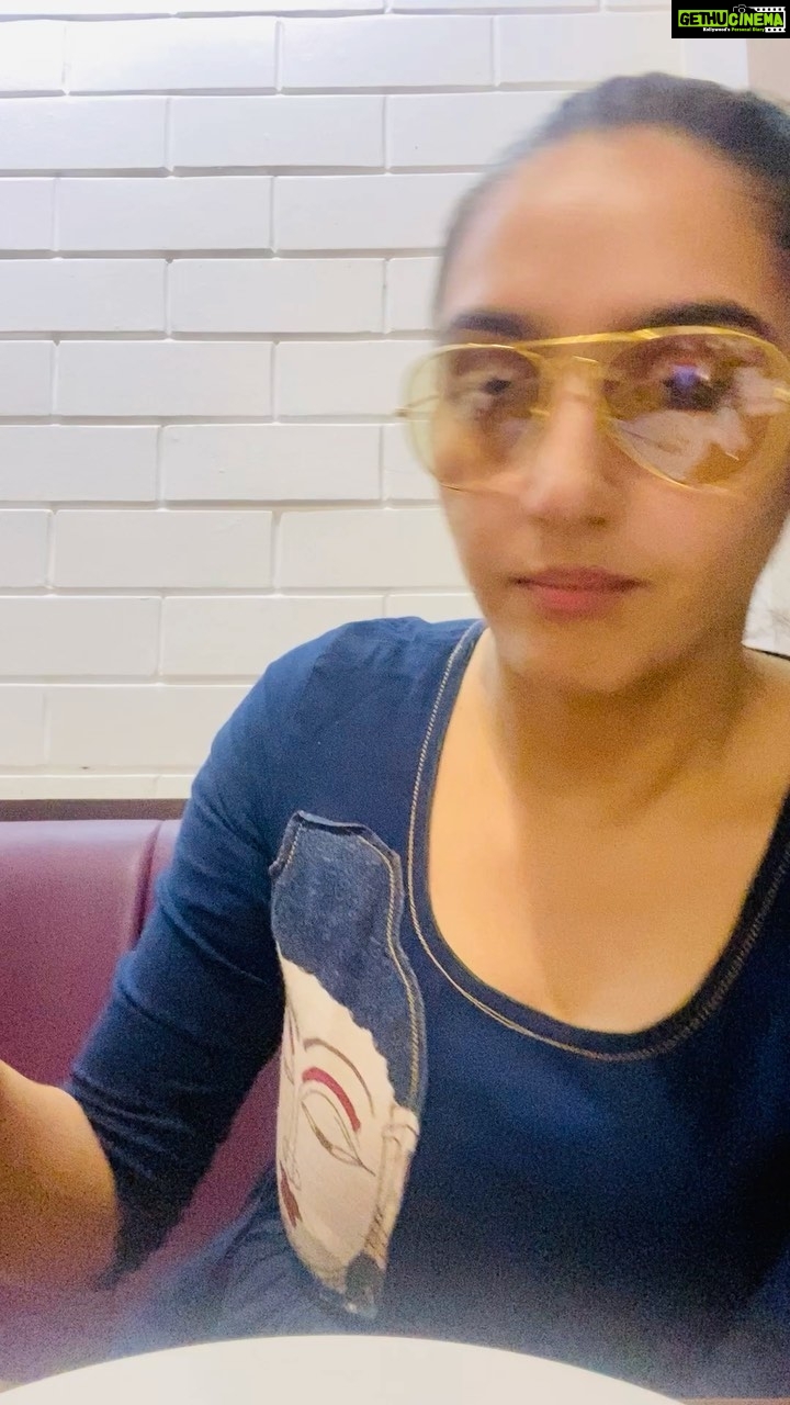 Ragini Dwivedi Instagram - So this happened ππ I polished of the #setdosa the moment it came with coffee due to extensive hunger and forgot to shoot it for you all as said ... This is an amazing tasting I did recently at a restaurant so sharing the pizza #Mukbang enjoy and have a good laugh #alwayshungry #lovetoeat #rdeats #mukbang #pizza #foodie #influencer #goodvibes #instafood #watchmeeat #foodiesofinstagram