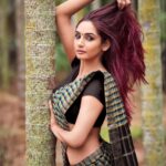 Ragini Dwivedi Instagram – SHE IS A QUEEN : her soul is a royalty 
Shot by @kiran.venkataramanappa 
Makeup and hair @dileep_mua 
Team @rohini64 @shiva.kumars.54584 

#raginidwivedi #photoshoot #poser #actorslife #actor #sandalwood #sandalwoodactress #karnataka #movies #south #india #international #instagood #instagram #instafashion #saree #sareelove #indianwear #ethnicwear #letsworktogether #teamwork #happiness💕 #pride #love Bangalore, India