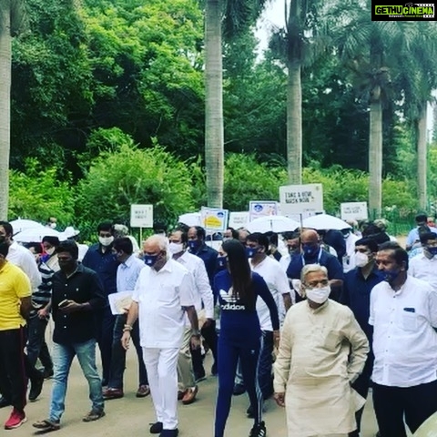 Ragini Dwivedi Instagram - MASKATHON AND CONVERSATIONS happy to have launched this campaign with the government of Karnataka .... the most supportive for initiatives Thankyou for ur guidance and support @bsybjp And yes social distancing has been maintained with an absolute one arm distance but the number of officials present makes it look like a group š Bangalore, India