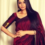 Ragini Dwivedi Instagram - ಸೀರೆ ❣️ చీర ❣️ saree love 💕 So proud to announce that my super hit film MMCH is being released in Telegu on the 4th FEB in Telangana n hyderabad…do watch it show ur love ❣️ 300 theatres all across 👏🏾 excited Outfit @rohini64 styling @rohini64 Make up @rajesh_makeup Hairstyle and shot by @anj_i1111 @24_makeupstudios #raginidwivedi #actor #influencer #love #positivenewsdaily #positivevibes #life #trendingnow #trending #indianwear #sareelove #saree #sareelovers #teleguactress #telegu #hyderabad #karnataka #indiangirls #photoshoot #mmchtelegu #mmch #filmrelease #newyear2022 #newfilm #release Hyderabad India
