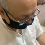 Ragini Dwivedi Instagram - Dada shows u how to reuse material to make masks ...being his cool self @colrakeshdwivedi #RD #reuseable #fatherdaughterdiaries